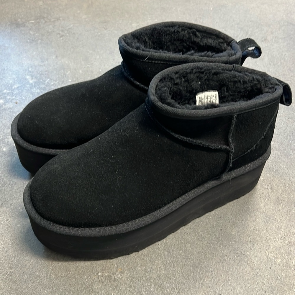 Ugg Ultra Mini Platform-Size 9
